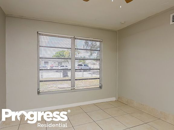 4th image of 2344 NW 15th St