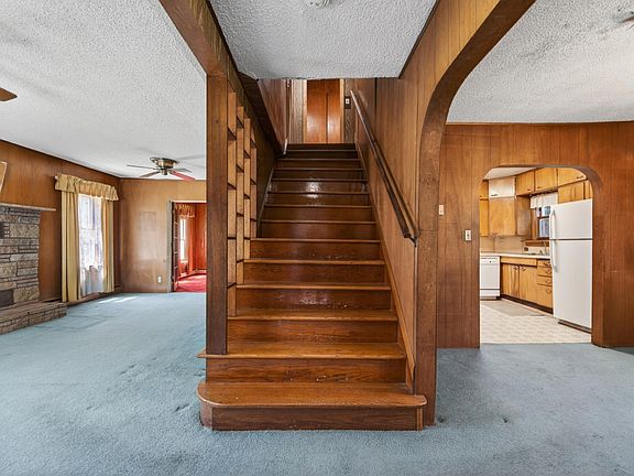 4th image of 4025 Clover Ave
