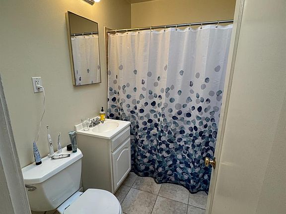 5th image of 526 Peralta Ave