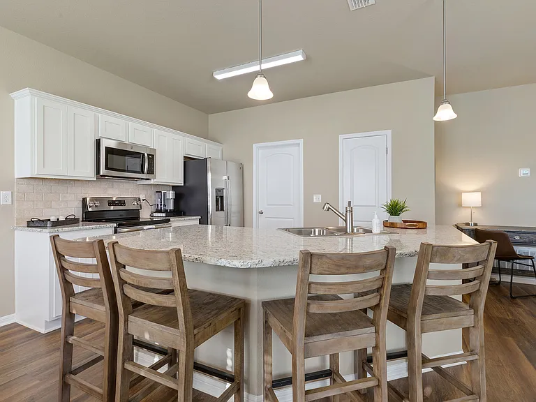 619 Parkfield Ln — Photo 11