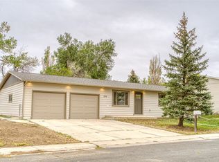 204 Cottonwood Ln, Gillette, WY 82718