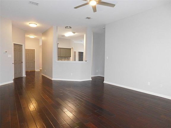 3rd image of 651 Columbine Ave