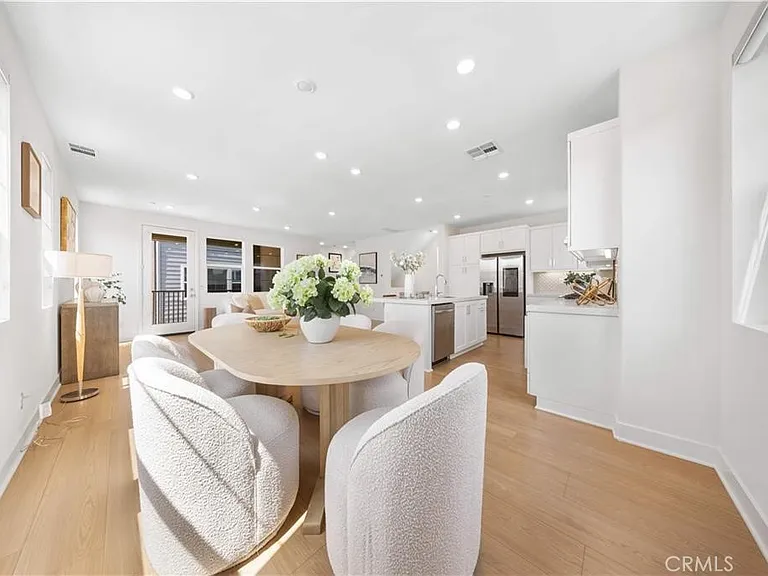 1221 Windmill Ln — Photo 12