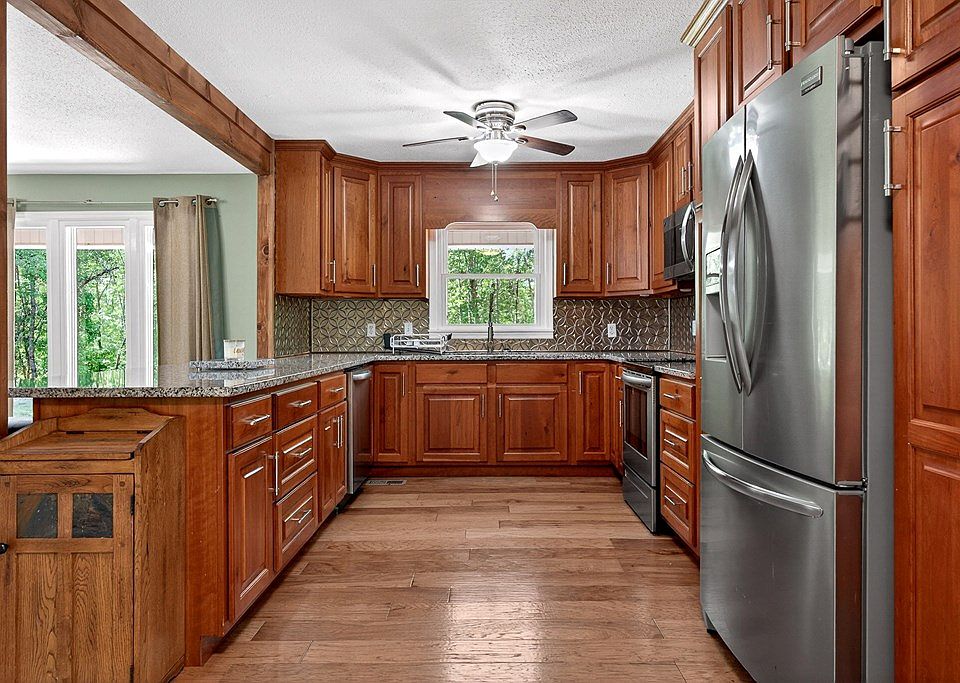 7th image of 214 Boyd Creek Rd