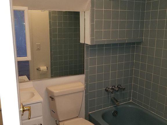 4th image of 376 Klondike Ave