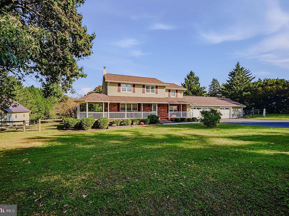 1st image of 590 Walter Rd