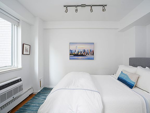 3rd image of 20 E 68th St APT 6G