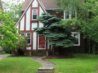911 Clarence Rd, Cleveland Heights, OH 44121