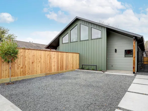 1717 Airline Dr #B, Houston, TX 77009