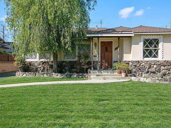 3rd image of 733 S Griffith Park Dr