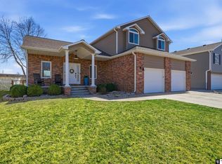 7400 Helen Witt Dr, Lincoln, NE 68512