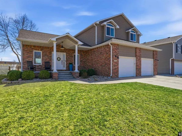 7400 Helen Witt Dr, Lincoln, NE 68512