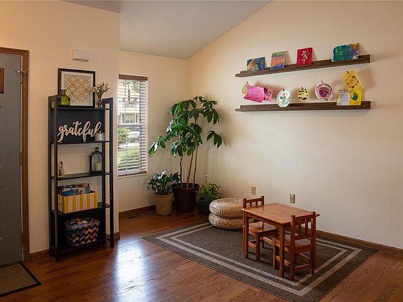 Perfect nook for that piano, office space or play/art area.