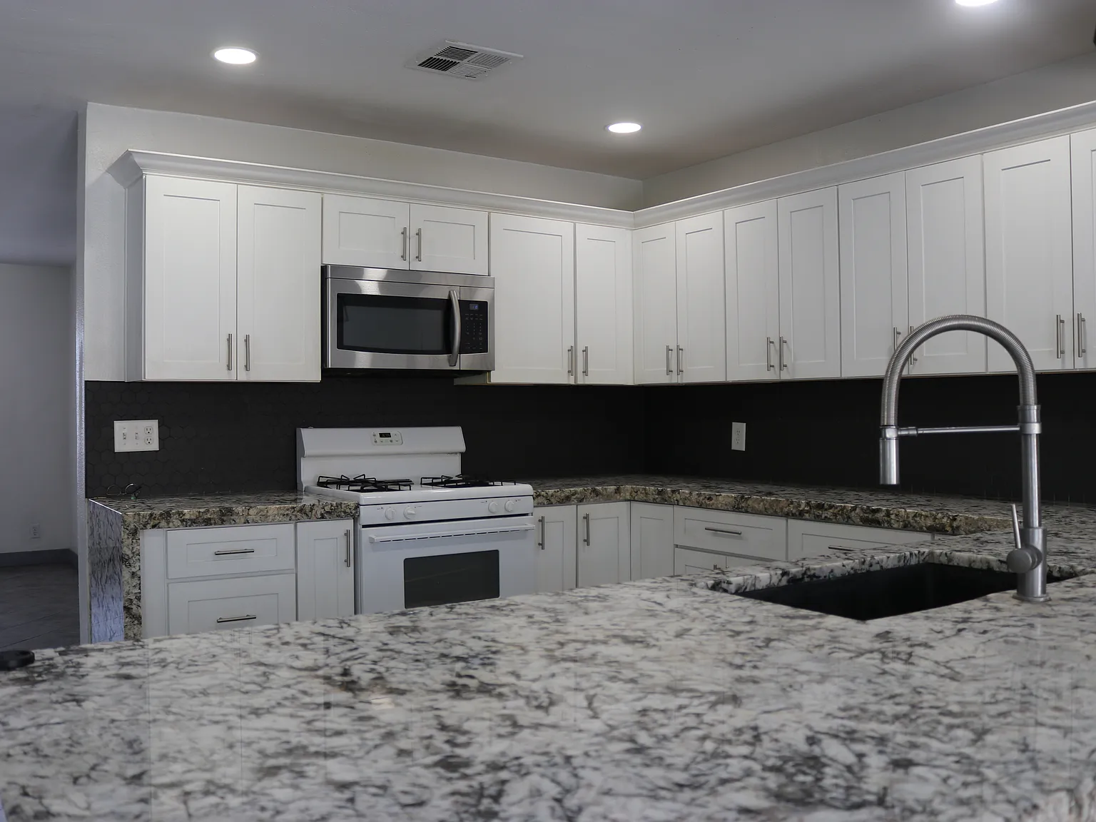 4 bed, 1597 sqft, $2,300 — Photo 4