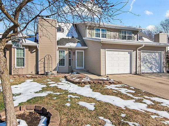 3rd image of 14 Woodbury Hill Ln