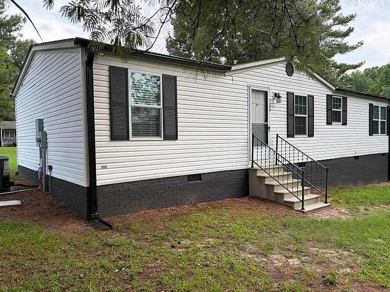200 Pecan St — Photo 2