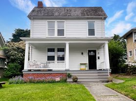 2806 Hawthorne Avenue