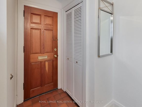 4th image of 738 Huron St