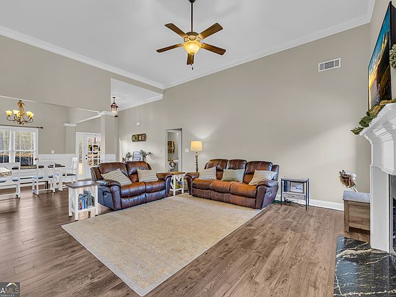 2nd image of 2464 Savage Rd