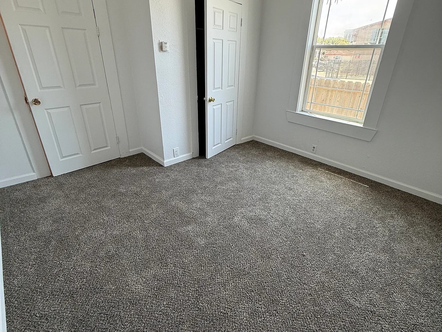 129 Maple Ave — Photo 2