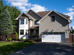 3 Rainbow Dr, Clark, NJ 07066