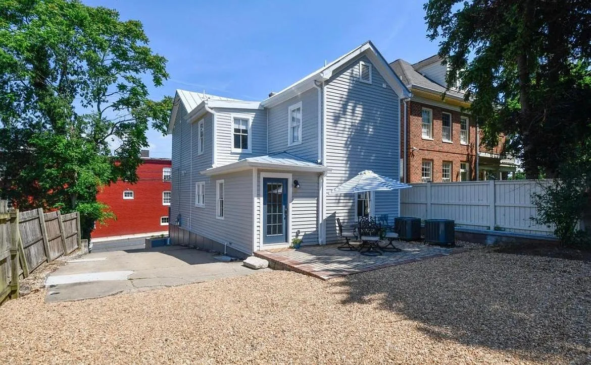 202 Frederick St — Photo 2
