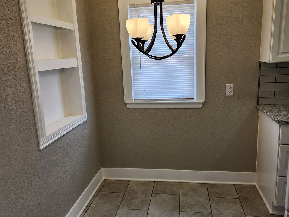 9. 1619 S Mosley, Dining Area