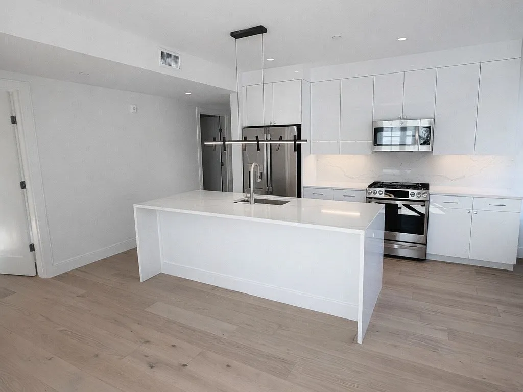 Building Photo - 65 L St #203