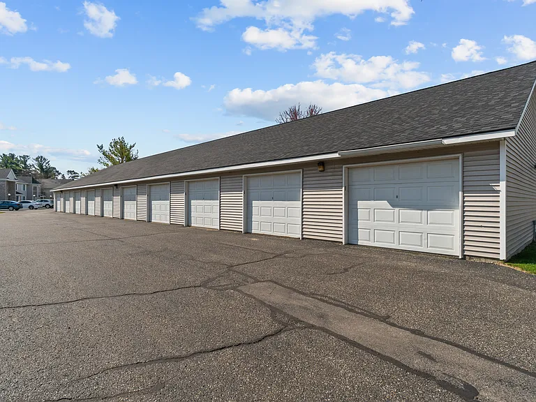 Meadow Springs Apartments — Photo 8
