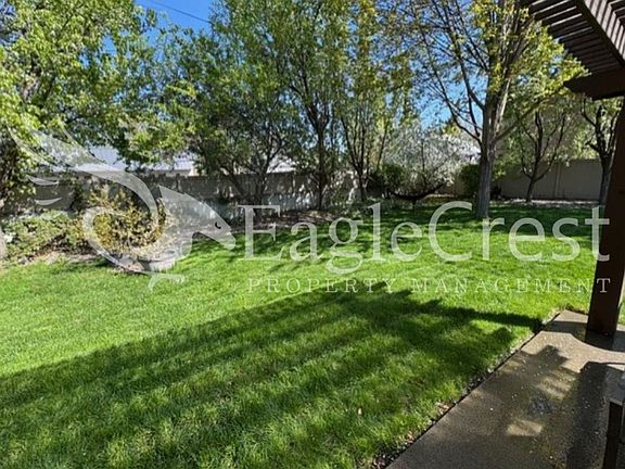 5th image of 600 E Alder St