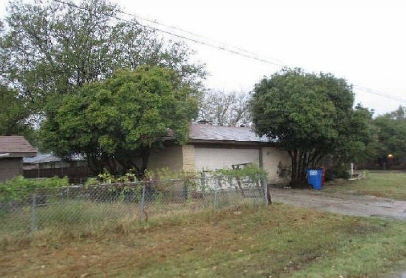 2nd image of 279 Echols St