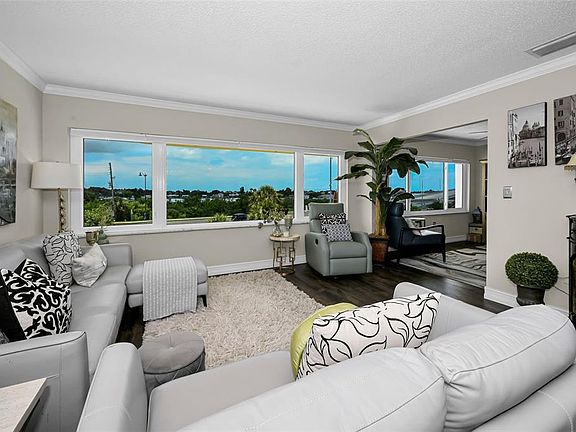 5th image of 100 BLUFF VIEW DRIVE #211C