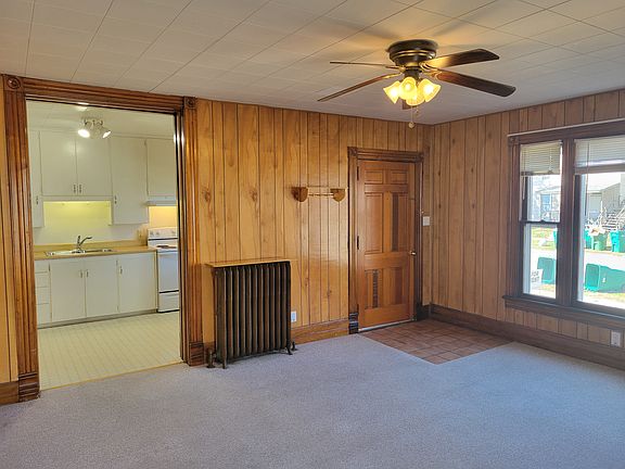 5th image of 304 W Washington Ave #1