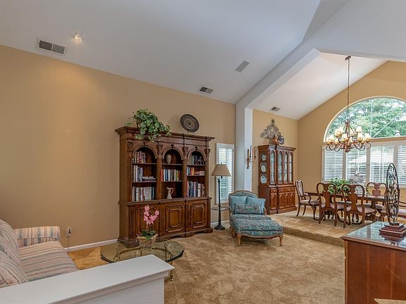4th image of 2740 Courtside Dr