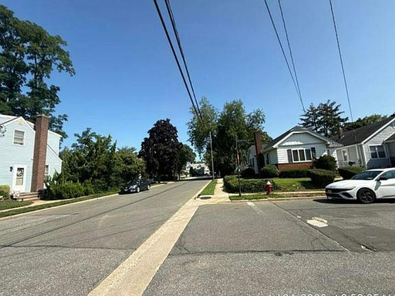 4th image of 76 Driving Park Ave