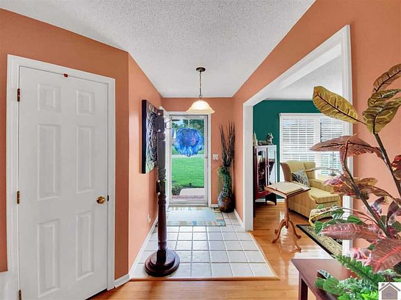 2nd image of 2202 Creekwood Dr