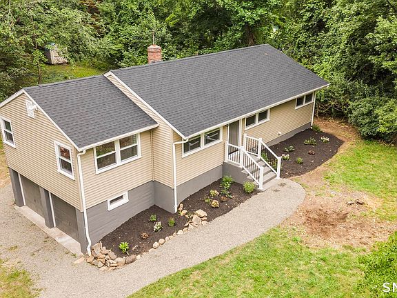 3rd image of 35 Columbine Drive