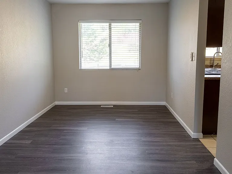 5418 Alta Loma Rd — Photo 19
