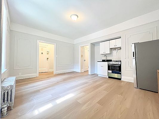 2nd image of 558 11th St APT 1A