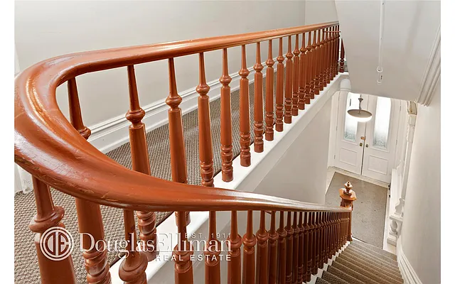 Rented by Douglas Elliman | media 23