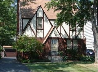 2096 Hampstead Rd, Cleveland Heights, OH 44118