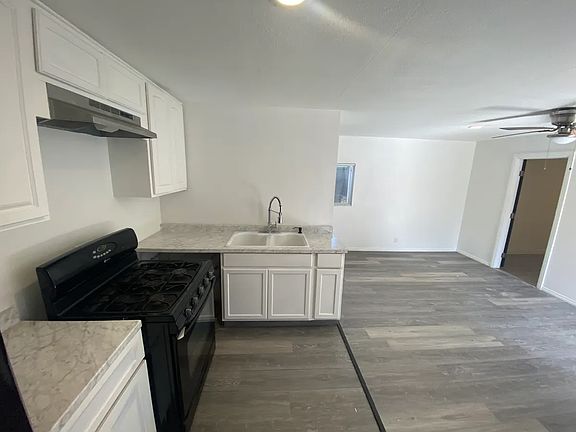 3rd image of 2219 S Van Ness Ave #B