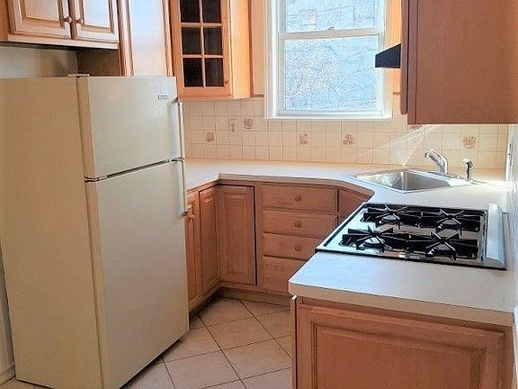2nd image of 31-60 31st St #3R