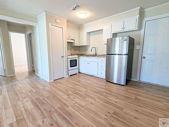 3rd image of 604 E Short 10th St