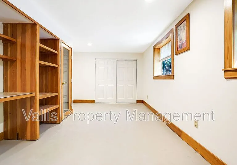 2185 Trade St SE — Photo 6