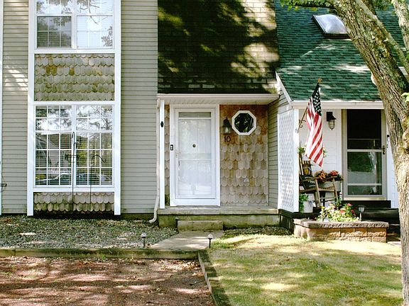 2nd image of 10 Cedar Ct