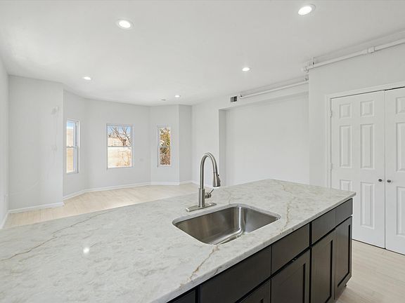 3rd image of 1919 W Diamond St #3