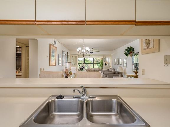 4th image of 35 Plantation Dr APT 204
