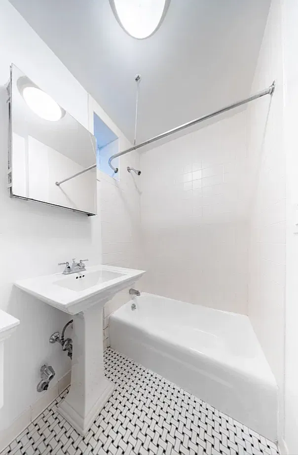 207 West 11th Street — Photo 4