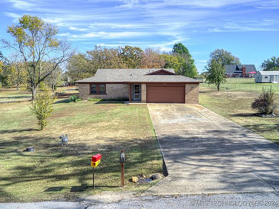 2nd image of 2529 Thunderbird Ln